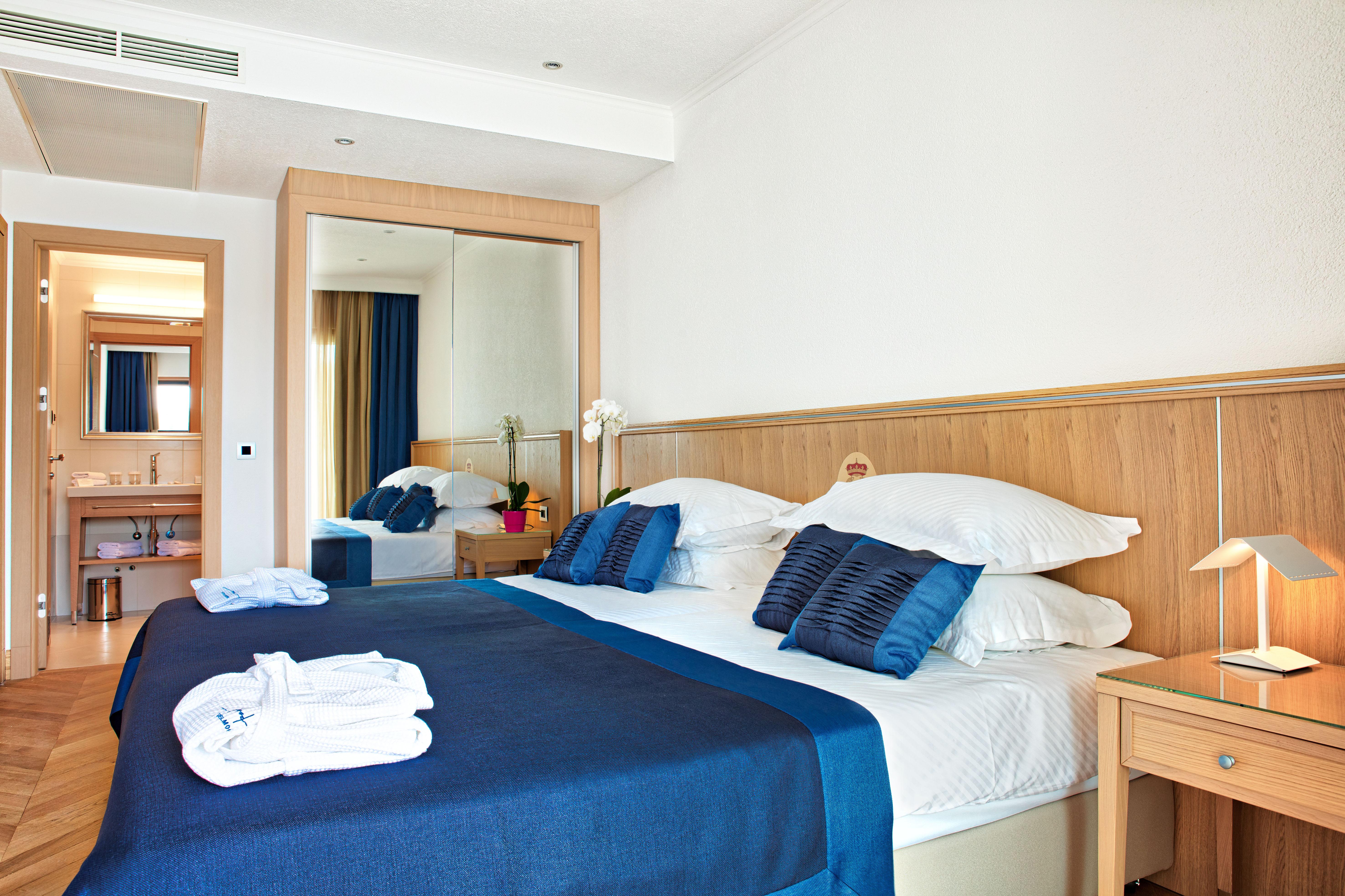 Hotel More (Adults Only) Dubrovnik Bagian luar foto A bedroom at the hotel