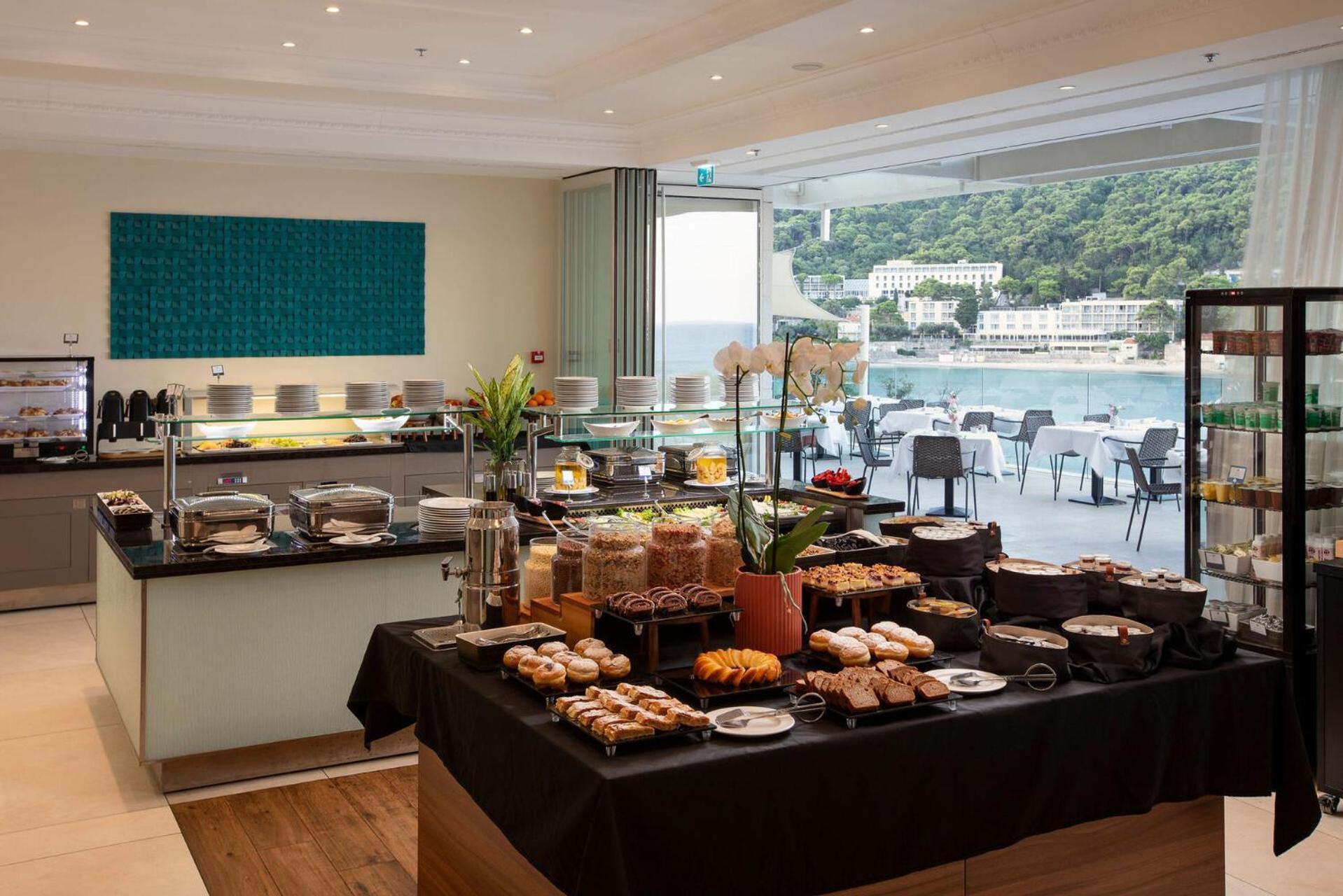 Hotel More (Adults Only) Dubrovnik Bagian luar foto The Club at Hong Kong International Airport