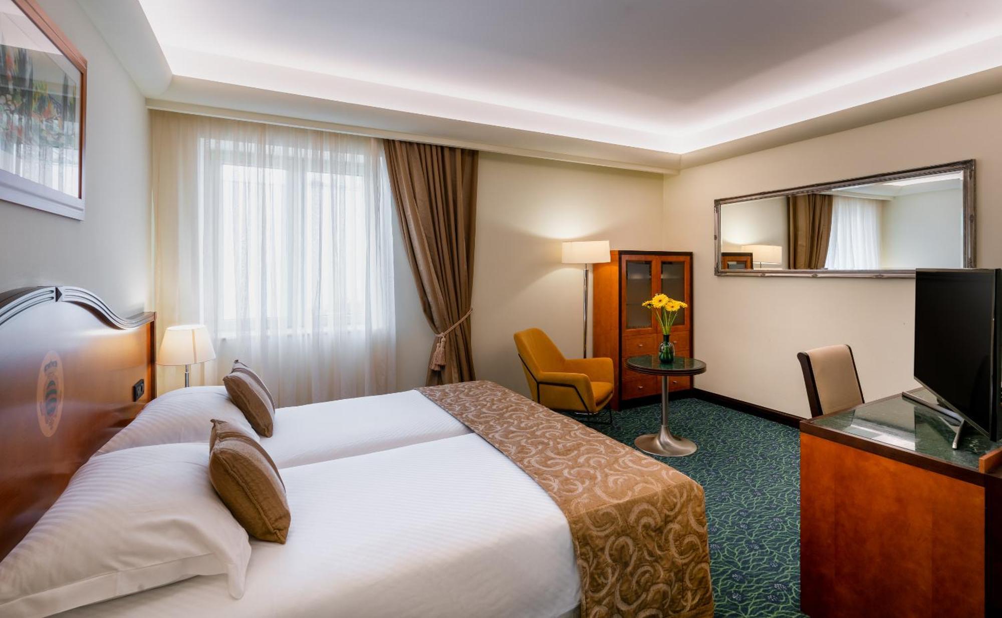 Hotel More (Adults Only) Dubrovnik Bagian luar foto A room at the hotel