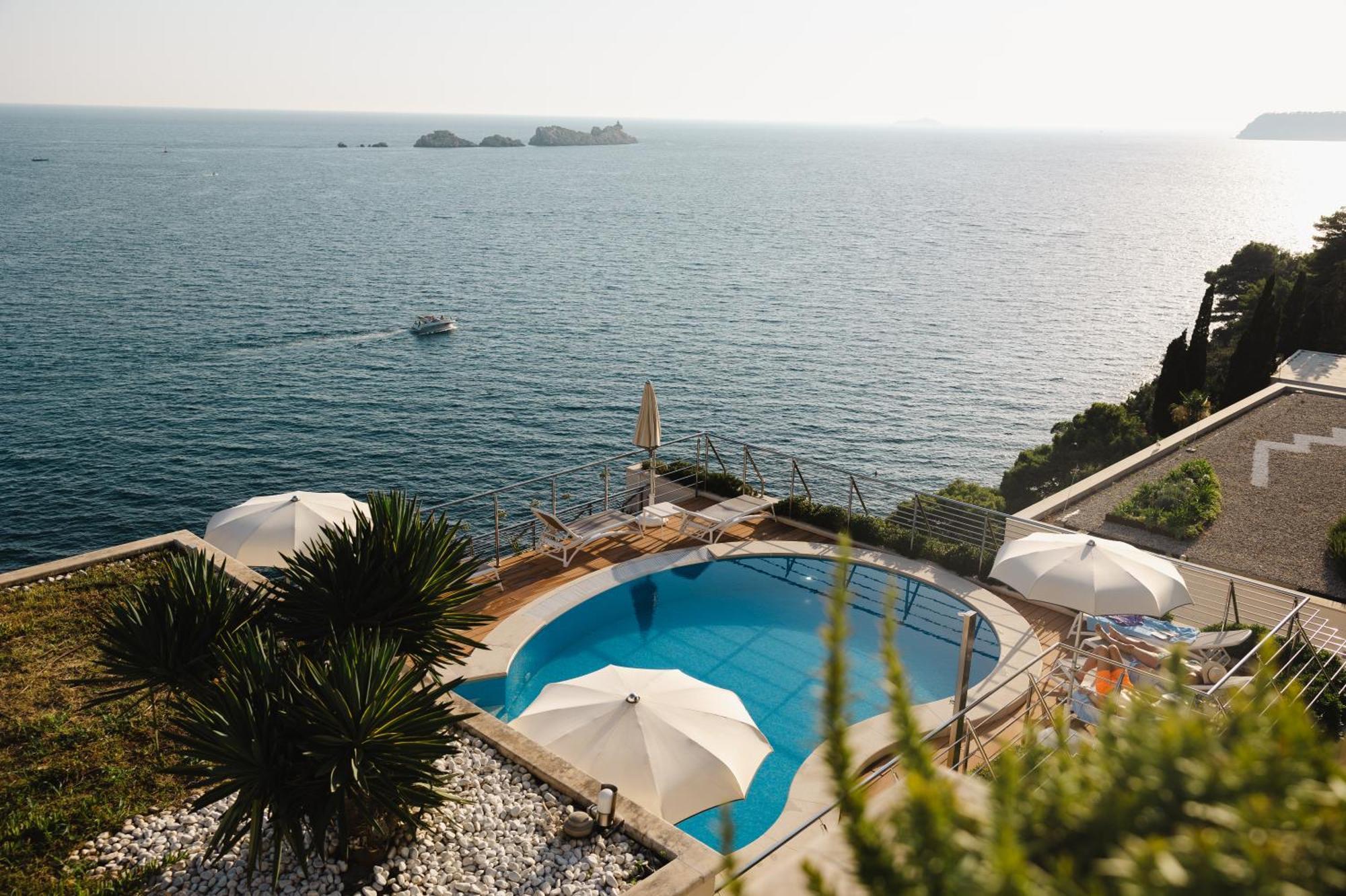 Hotel More (Adults Only) Dubrovnik Bagian luar foto View of the swimming pool at the Hotel Splendid